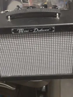FENDER MINI  DELUXE AMP
