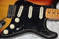 FENDER STRATOCASTER '76 SUNBURST /MAPLE NECK