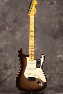 FENDER / AMERICAN ULTRA STRATOCASTER MAPLE FINGERBOARD MOCHA BURST 3.63KG/2023