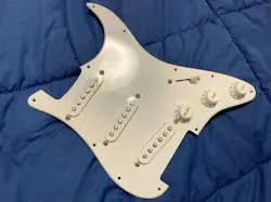 SQUIER BY FENDER BULLET STRATOCASTER ASSEMBLY SET