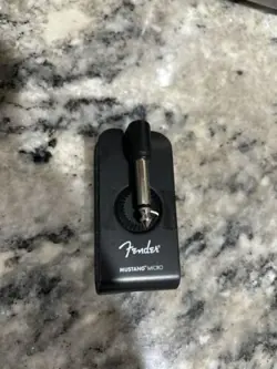 PRE-OWNED FENDER MUSTANG