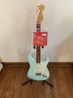 FENDER VINTERA ‘60S STRATOCASTER ELECTRIC GUITAR SURF GREEN