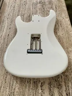 PERFORMER STRATOCASTER WHITE