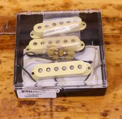 FENDER PURE VINTAGE '57 STRATOCASTER PICKUP SET AGED WHITE