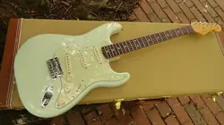 FENDER CLASSIC PLAYER 60'S STRATOCASTER