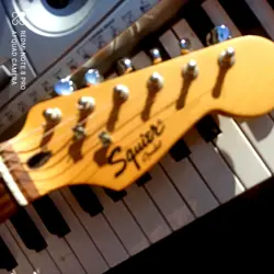 SQUIRE GUITAR