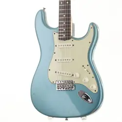 USED FENDER  AMERICAN VINATGE 62 STRATOCASTER THIN LACQUER LAKE PLACID BLUE 2007