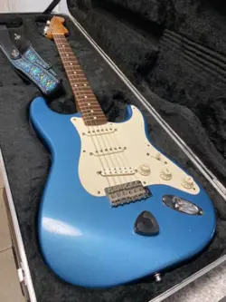 FENDER PLAYER STRATOCASTER, LAKE PLACID BLUE, ROSEWOOD, MIM