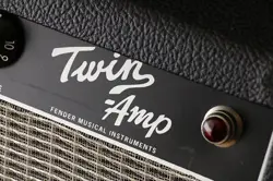 FENDER TWIN AMP