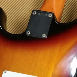 FENDER AMERICAN VINTAGE 62 STRATOCASTER 3-COLOR SUNBURST