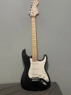 STARCASTER FENDER ELECTRIC GUITAR W/ GIG BAG - GOOD CONDITION