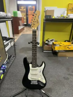 FENDER SQUIER MINI PRECISION BASS (D🐝)