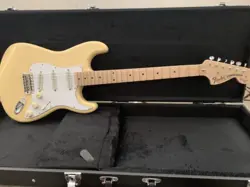 FENDER USA YNGWIE MALMSTEEN STRATOCASTER ELECTRIC GUITAR W/CASE