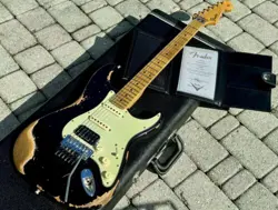 FENDER CUSTOM SHOP ZF STRATOCASTER HEAVY RELIC BLACK ELECTRIC GUITAR .