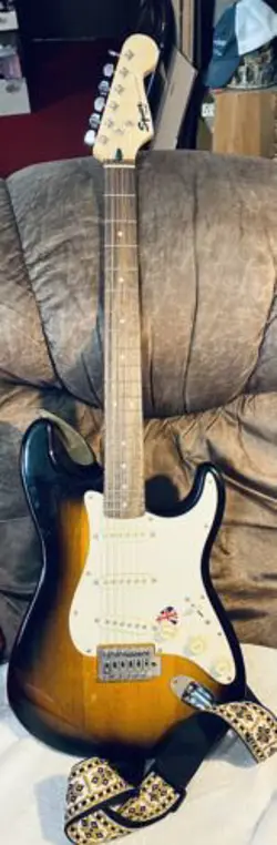 2013 FENDER SQUIER BULLET STRAT STRATOCASTER ELECTRIC GUITAR SUNBURST 0310001532