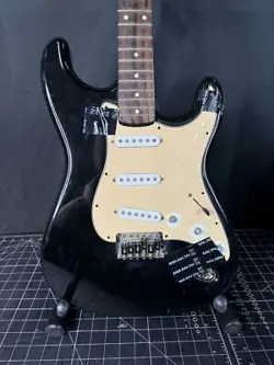 FENDER SQUIER STRAT - BLACK - ELECTRIC GUITAR