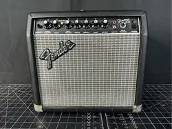 FENDER FRONTMAN 15R 38W COMBO GUITAR AMP
