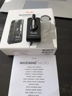 FENDER MUSTANG MICRO GUITAR MODELING RECHARGEABLE HEADPHONE - BLACK