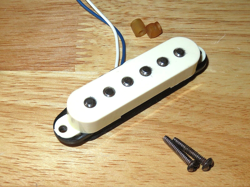 FENDER 2001 USA AGED WHITE NOISELESS STRATOCASTER NECK PICKUP