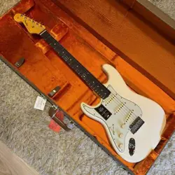 STRATOCASTER LEFT-HANDED WHITE