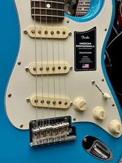 STRATOCASTER -MIAMI BLUE
