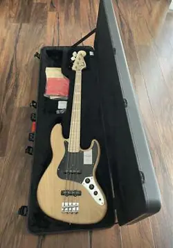 FENDER JAPAN TRADITIONAL II 70S JAZZBASS MN NAT WITH HARD CASE FROM JAPAN