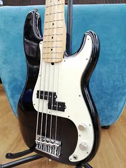 FENDER AM PRO P BASS V USED 2016 ALDER BODY MAPLE FINGERBOARD BLACK W/HARD CASE
