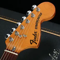 STRATOCASTER 3CS/R