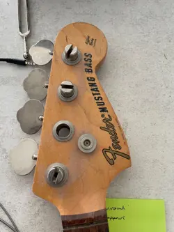 FENDER MUSTANG BASS GUITAR