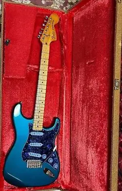 FENDER USA STRATOCASTER 1979 ELECTRIC GUITAR W/HARD CASE
