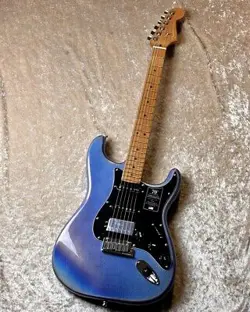 FENDER           70TH ANNIVERSARY AMERICAN ULTRA STRATOCASTER HSS  AMETHYST  3