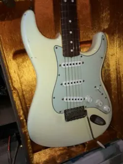 FENDER CUSTOM SHOP '63 REISSUE STRATOCASTER - OLYMPIC WHITE RELIC