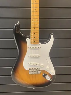 FENDER  70TH ANNIVERSARY AMERICAN VINTAGE II 1954 STRATOCASTER  2 COLOR SUNBURST