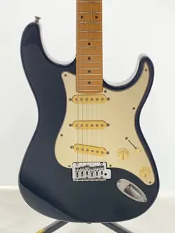 FENDER JAPAN STS-55M STRATOCASTER GUITAR BLACK SHORT SCALE MADE IN JAPAN