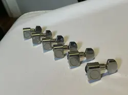 2000'S ERA FENDER LOGO STRATOCASTER GUITAR STAGGERE TUNERS TUNING PEGS 6 IN LINE