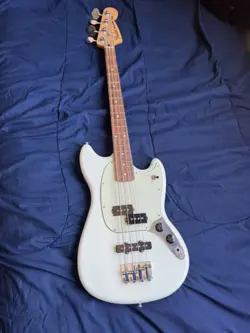 2019 FENDER MUSTANG PJ SHORT SCALE BASS GUITAR WHITE