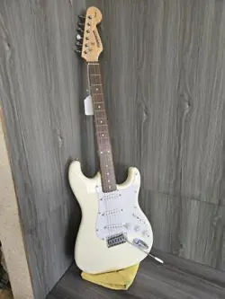 FENDER STARCASTER - STRATOCASTER GUITAR WHITE (PSO032904)