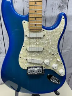 1993 FENDER STRATOCASTER PLUS DELUXE BLUE BURST W/ HARD SHELL
