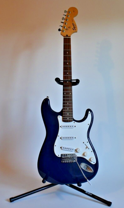 SQUIER BY FENDER AFFINITY SERIES STRAT 6 STRING ELECTRIC GUITAR BLUE STAND