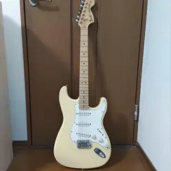 FENDER JAPAN DK-030 STRATOCASTER ELECTRIC GUITAR