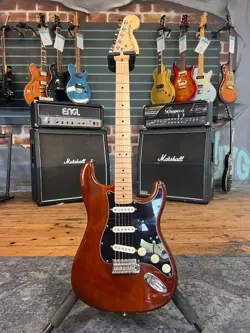 STRATOCASTER WALNUT 2018