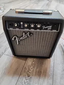 FENDER FRONTMAN 10G GUITAR AMP TESTED AND WORKING