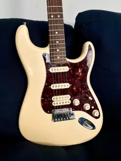FENDER AMERICAN DELUXE STRATOCASTER W/ CASE