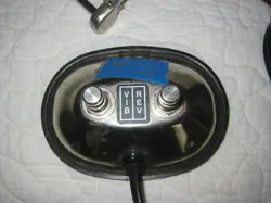 BUTTON VIBRATO/REVERB FOOTSWITCH.