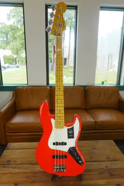 FENDER PLAYER II JAZZ BASS, MAPLE FINGERBOARD - CORAL RED