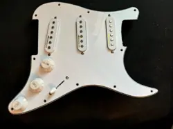 NEW WHITE LOADED PICKGUARD 11 HOLE S/S/S FITS FENDER CUSTOM SHOP STRAT