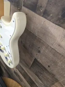 1995 FENDER STRATOCASTER  MADE IN MEXICO ELECTRIC GUITAR WITH HARD CASE