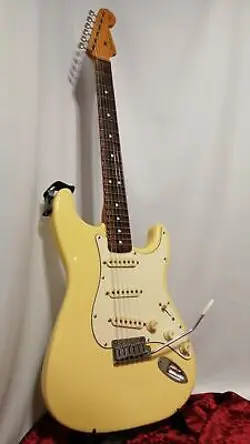 FENDER USA YNGWIE MALMSTEEN STRATOCASTER ELECTRIC GUITAR USED