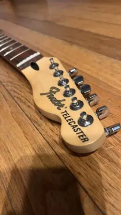 DELUXE SERIES FENDER