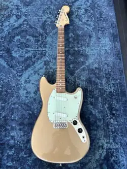 FENDER MUSTANG GOLD
